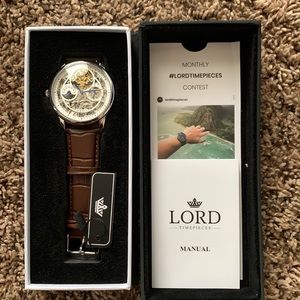 Men’s white watch w/ a brown leather band